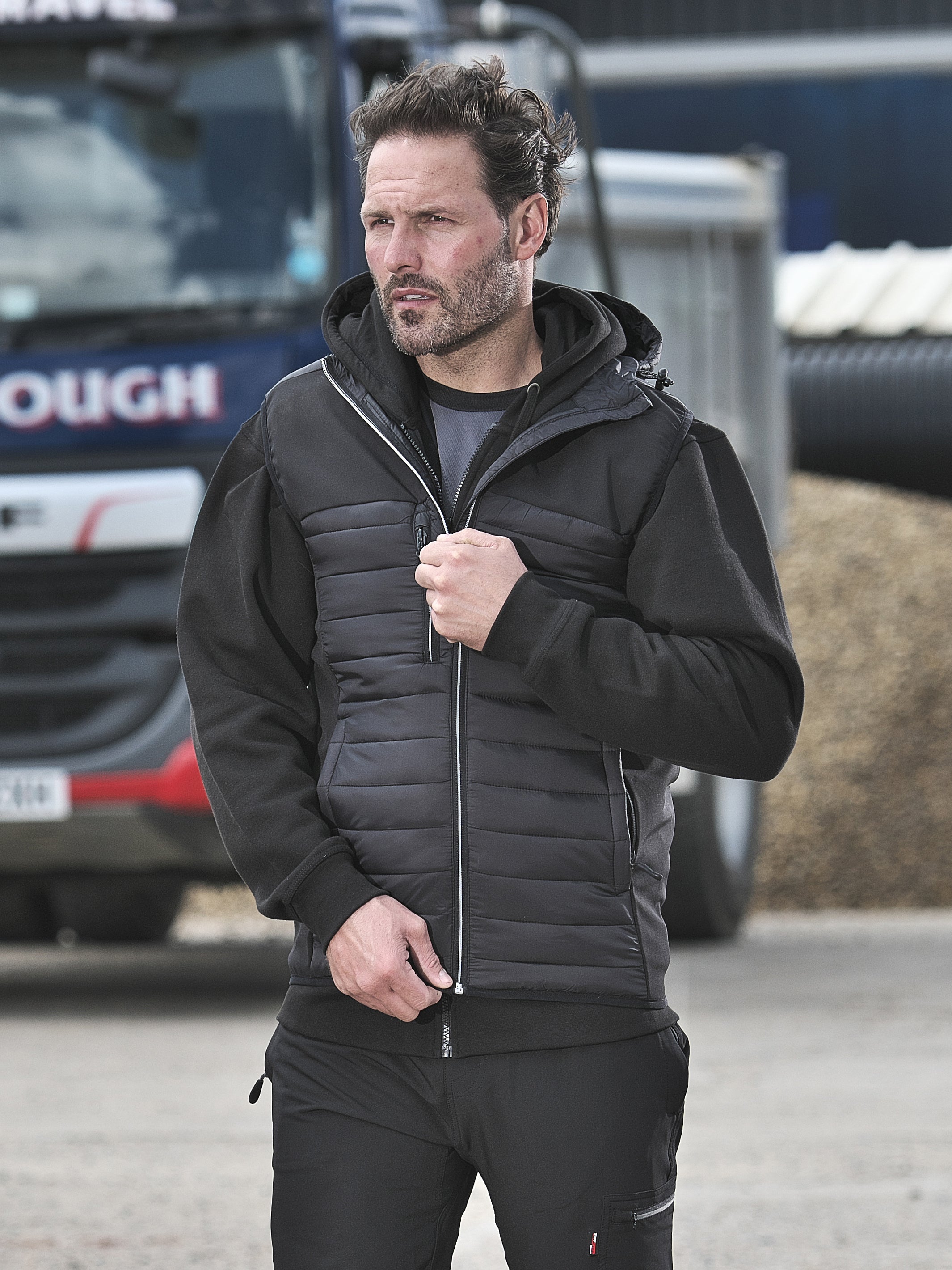 Gilet Imbottito Da Lavoro JCB Nero | Impermeabile, Fodera Softshell, Tasche Con Cerniera | Per Lavori All'Aperto